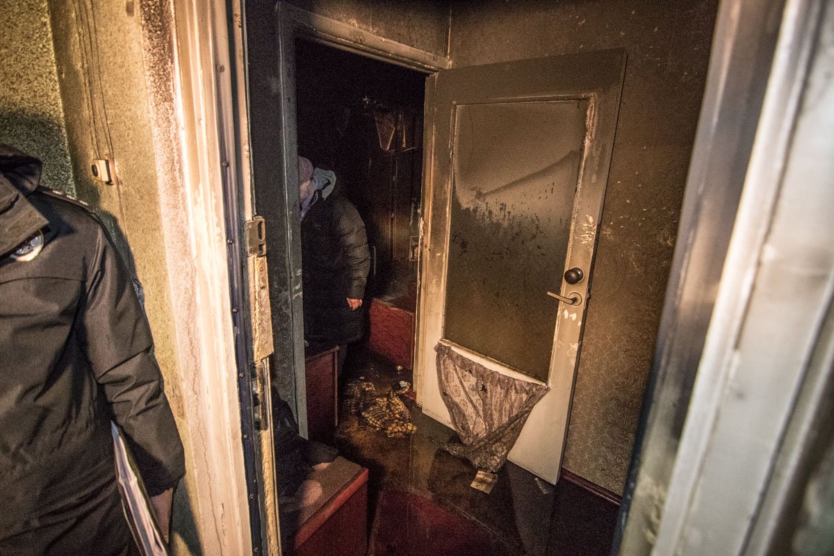 По предварительным данным, мужчина во время пожара мог находиться в состоянии алкогольного опьянения По предварительным данным, мужчина во время пожара мог находиться в состоянии алкогольного опьянения