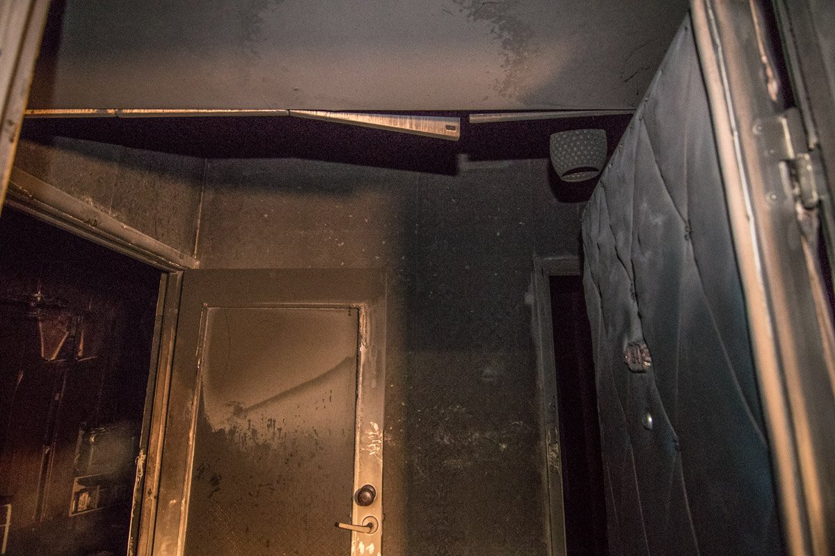 Из-за дома стены в квартире сильно закопчены Из-за дома стены в квартире сильно закопчены