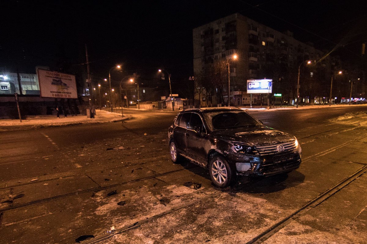 Volkswagen Touareg в столкновении досталось чуть меньше