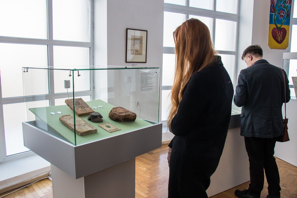 В Киеве показали, как выглядел Тризуб 100 лет назад 1