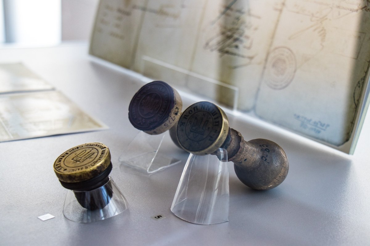 В Киеве показали, как выглядел Тризуб 100 лет назад 10