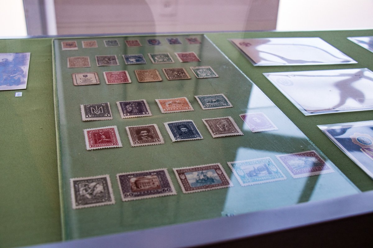 В Киеве показали, как выглядел Тризуб 100 лет назад 12