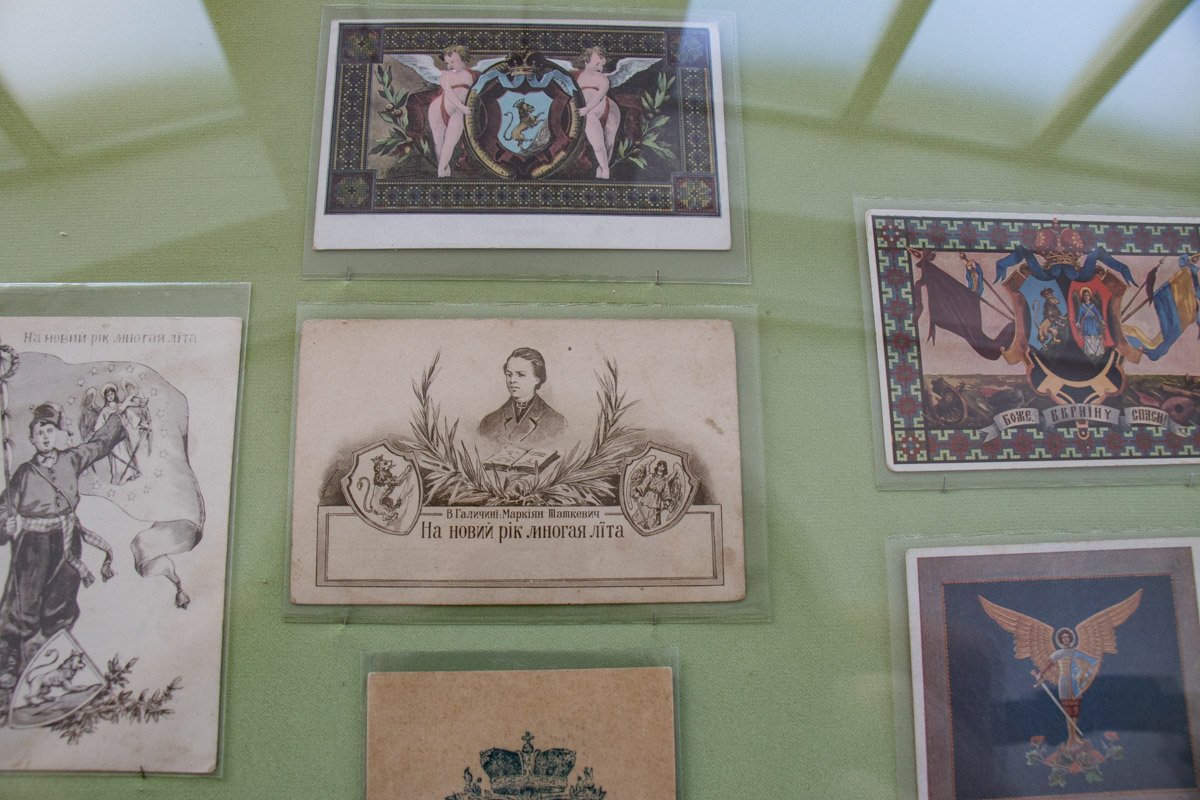 В Киеве показали, как выглядел Тризуб 100 лет назад 18