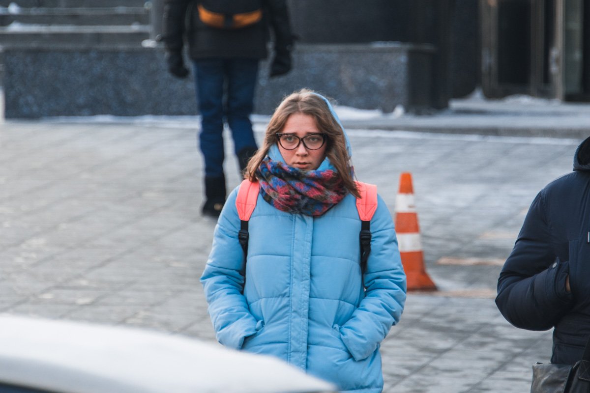 Во взгляде - надежда на потепление и мечты о лете