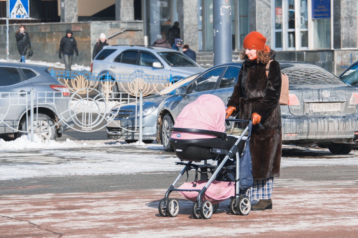Если ты - мама, то переждать холодину дома не получится