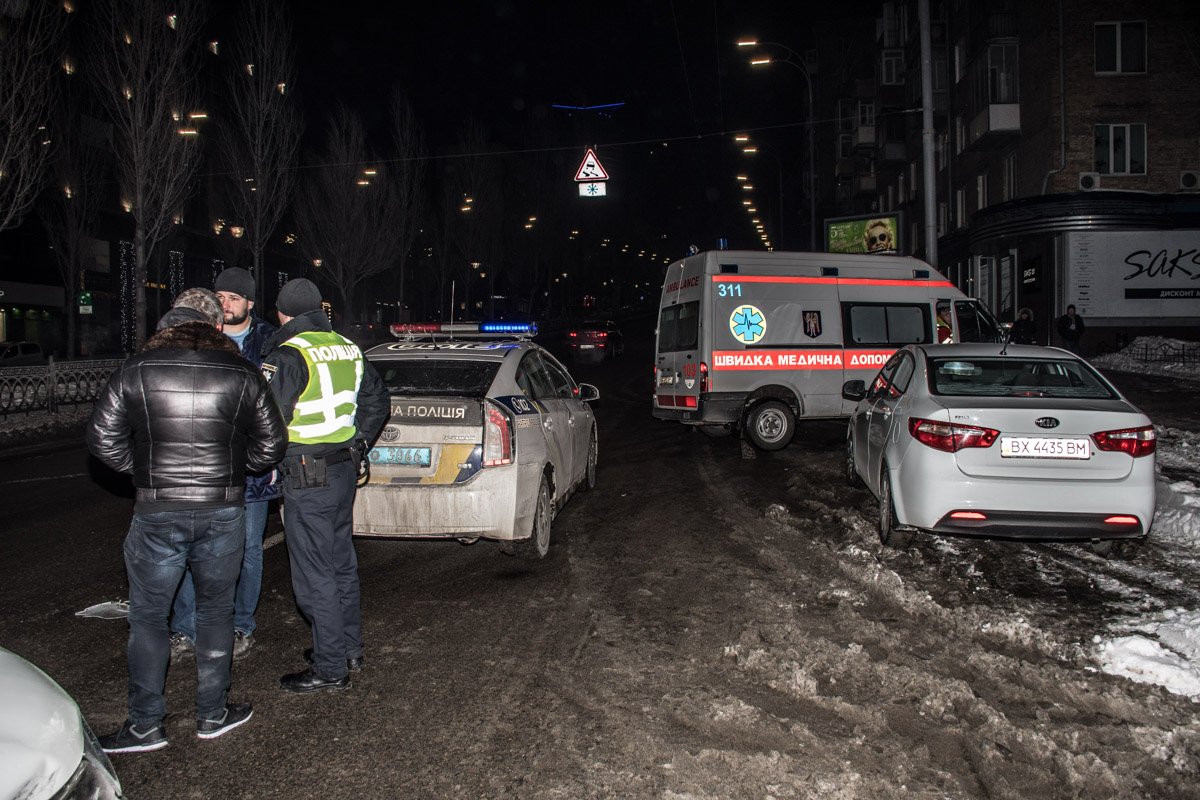 На улице Леси Украинки столкнулись Mitsubishi и такси Uber