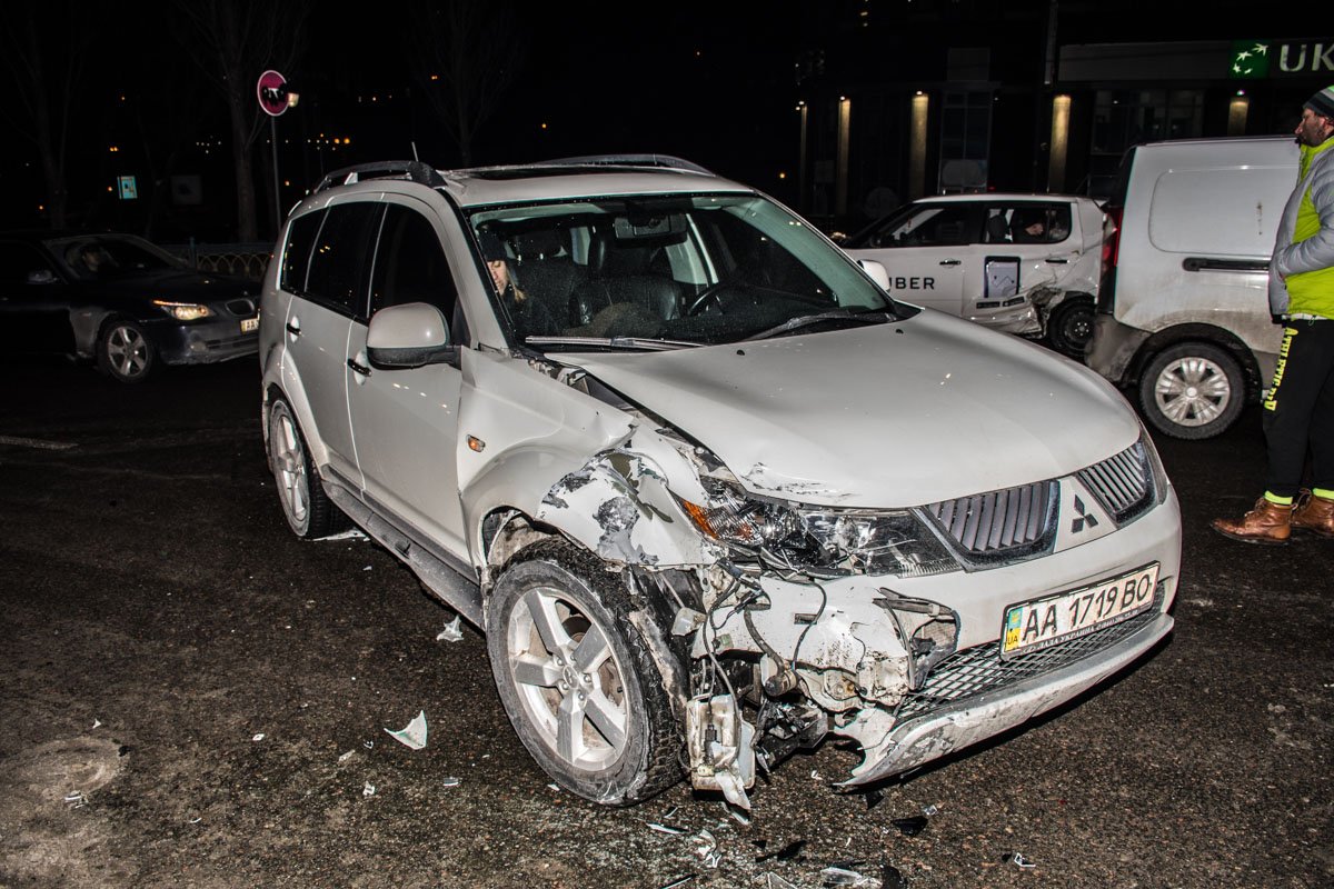 За рулем Mitsubishi Outlander была девушка 