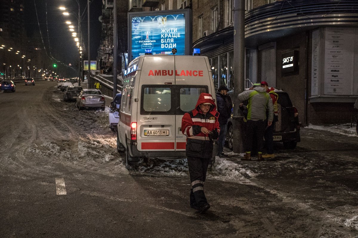 Одного из пассажиров такси госпитализировали с травмой головы 