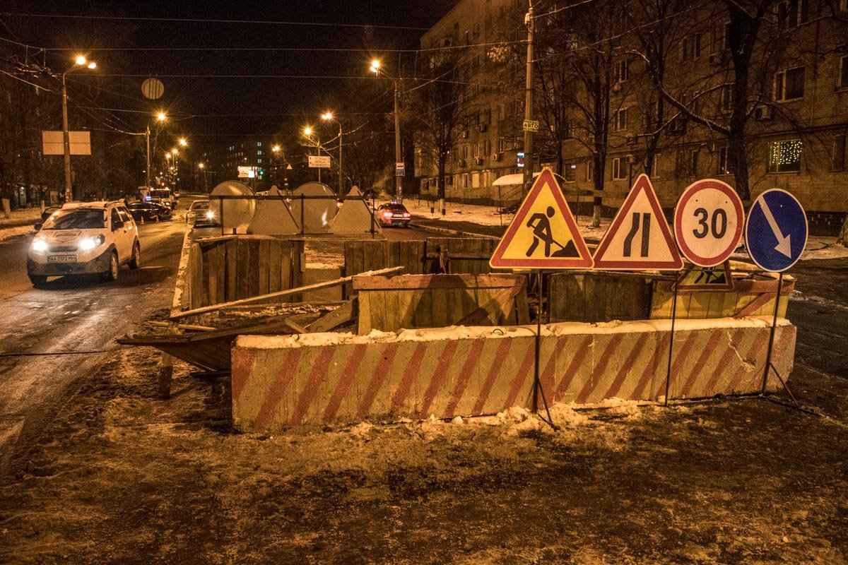 Иномарка зацепила ограждение 