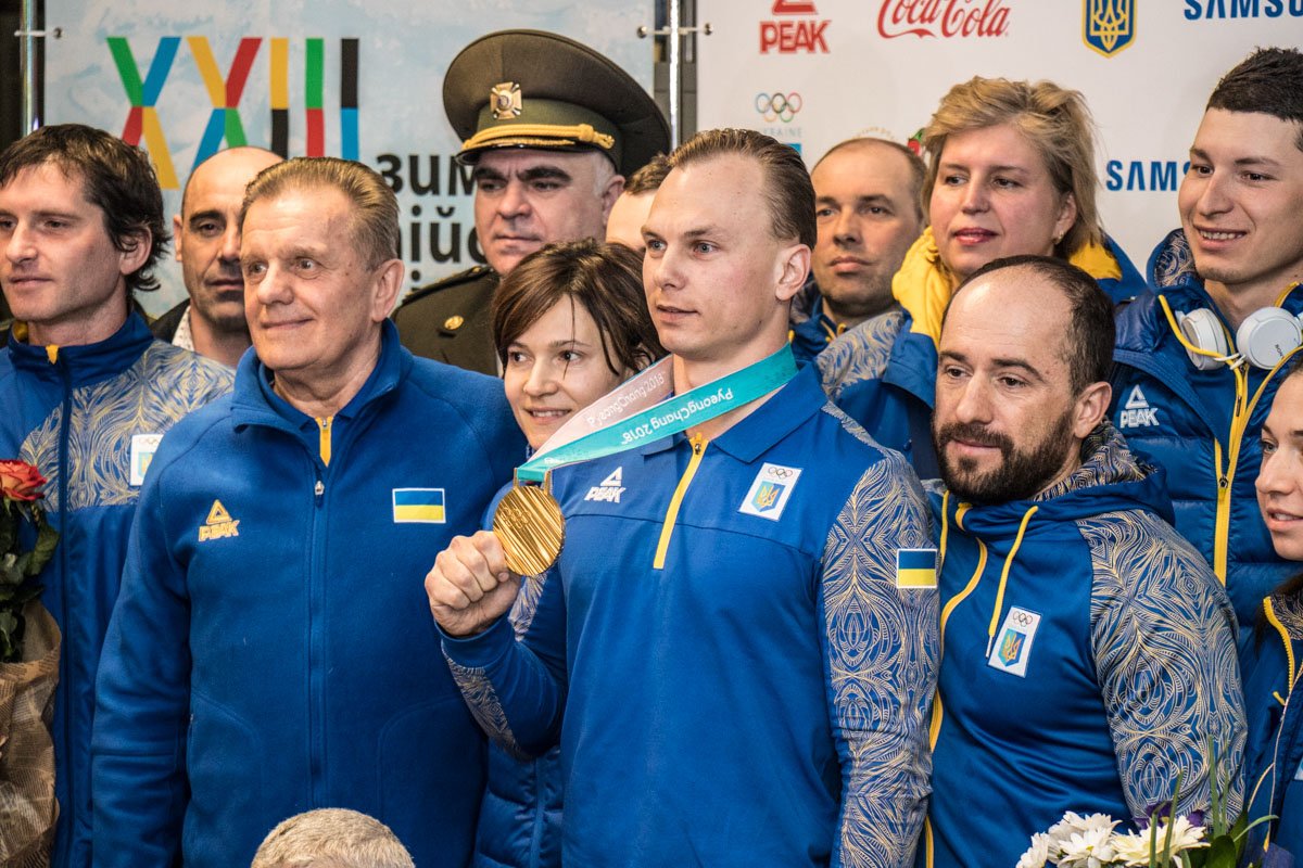 В киевском аэропорту встретили олимпийского чемпиона Александра Абраменко 
