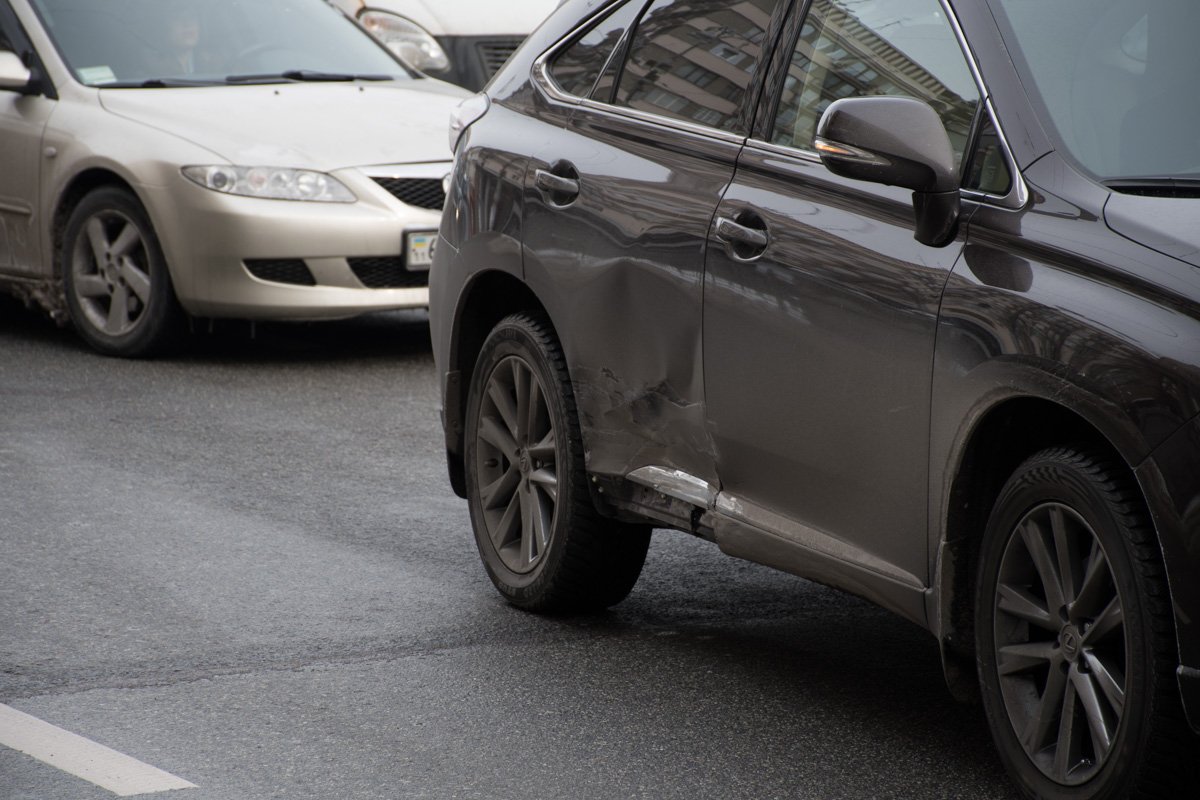 У "китайца" отвалился бампер У "китайца" отвалился бампер