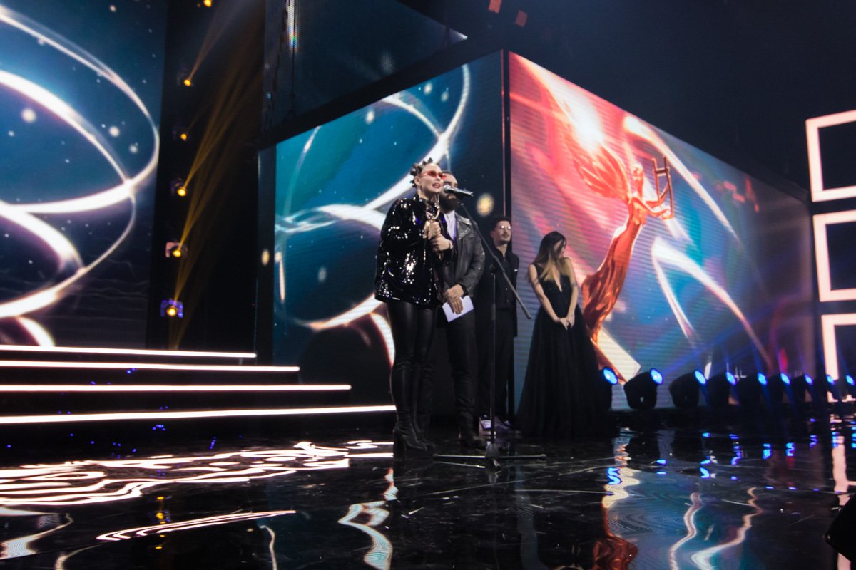 Юлия Санина сказала, что для них честь стоять на этой сцене и быть победителями в своей номинации Юлия Санина сказала, что для них честь стоять на этой сцене и быть победителями в своей номинации