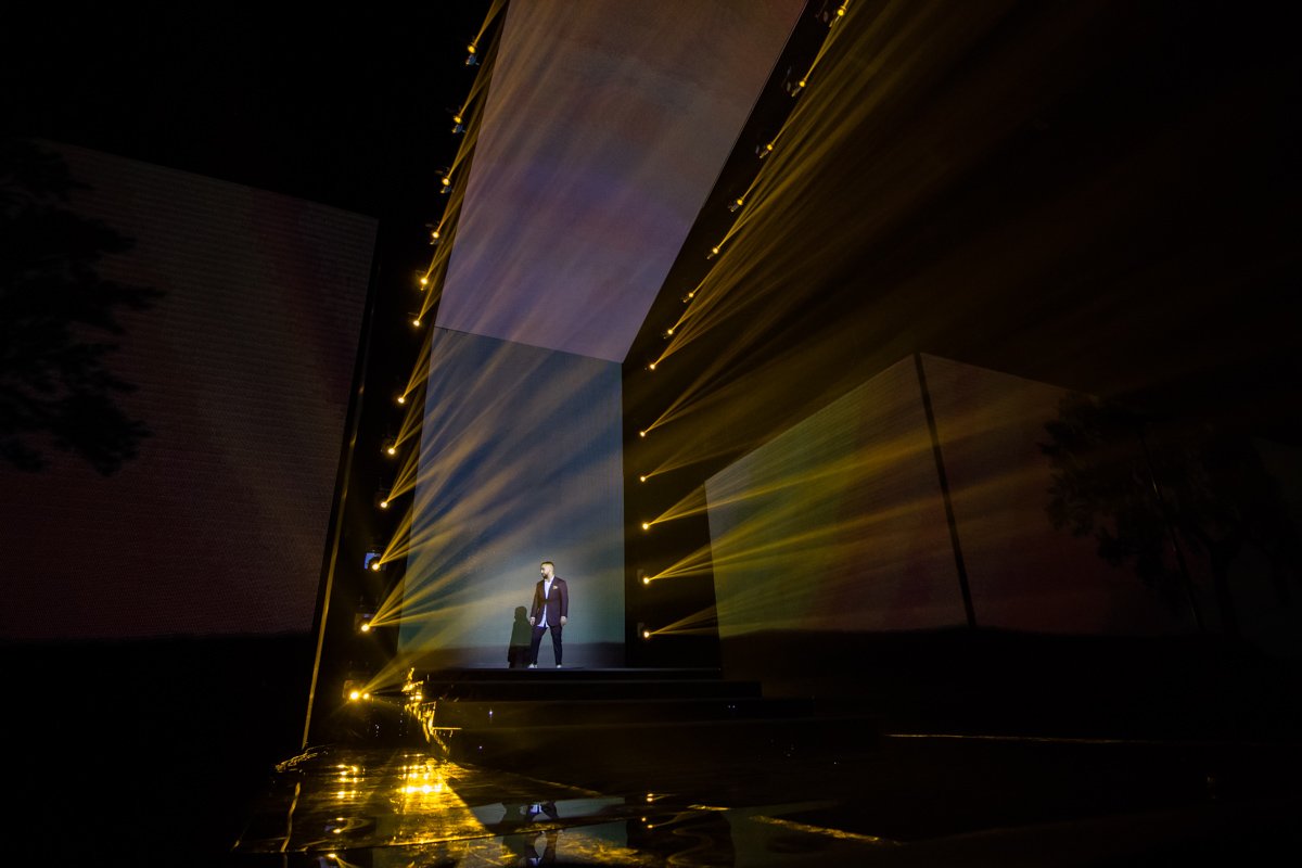 MONATIK удивил стихом, который прозвучал со сцены Yuna 2018 MONATIK удивил стихом, который прозвучал со сцены Yuna 2018