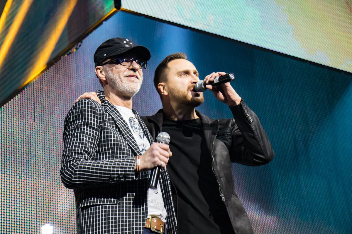 Закрывало концерт выступление лауреатов премии в номинации "За особые достижения в музыке" группа "Братья Гадюкины" Закрывало концерт выступление лауреатов премии в номинации "За особые достижения в музыке" группа "Братья Гадюкины"