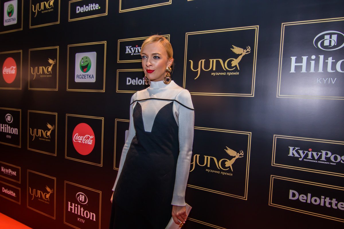 Телеведущая Василиса Фролова