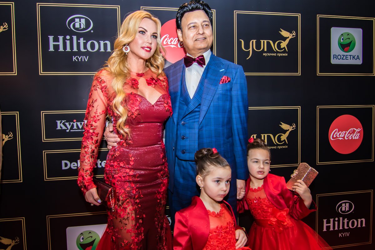 Певица Камалия со своей семьей