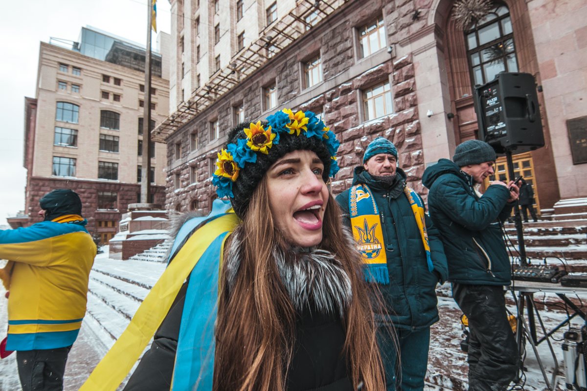 Активисты пели украинские песни и требовали личной встречи с Кличко Активисты пели украинские песни и требовали личной встречи с Кличко