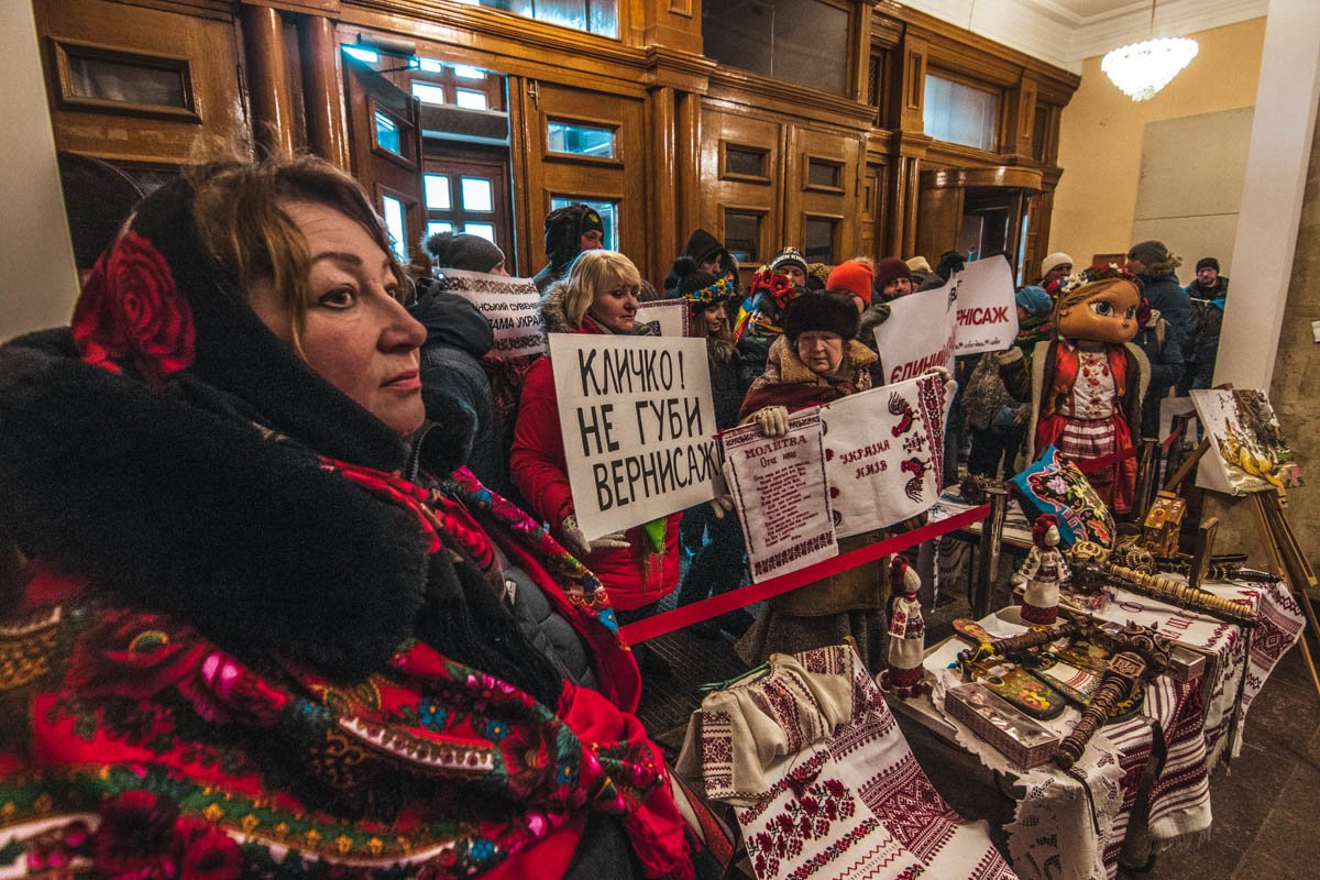 Но к активистам так и никто не вышел Но к активистам так и никто не вышел