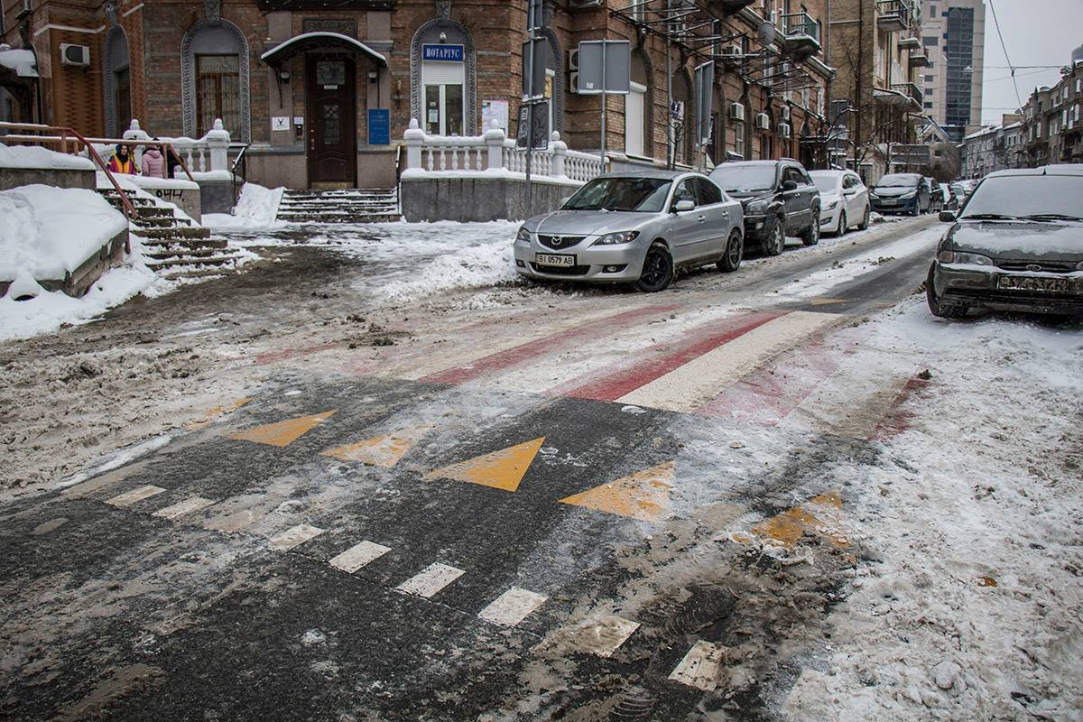 На Дарвина нанесли современную разметку пешеходного перехода