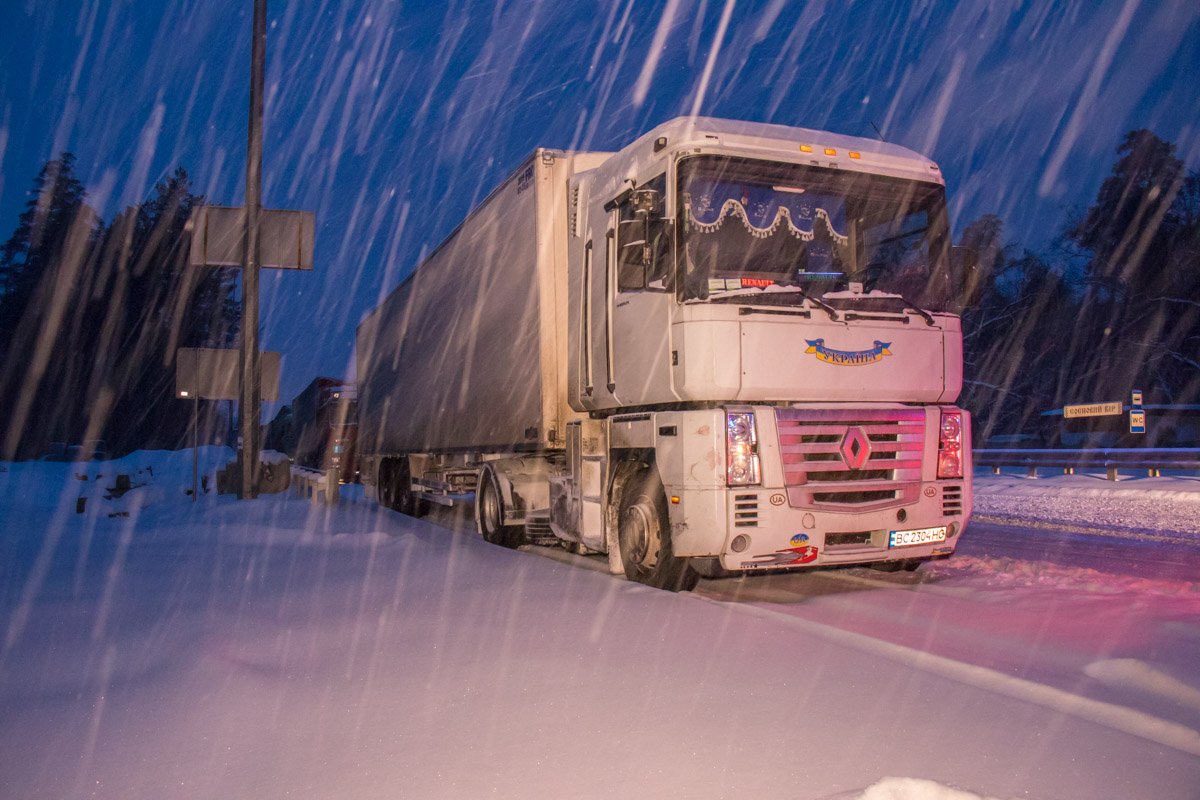 Останавливать машины начали в Киеве в 5 утра