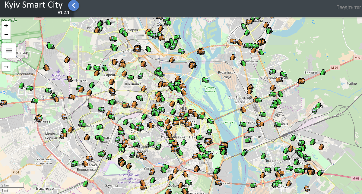 На улицах города работает большое количество снегоуборочной техники
