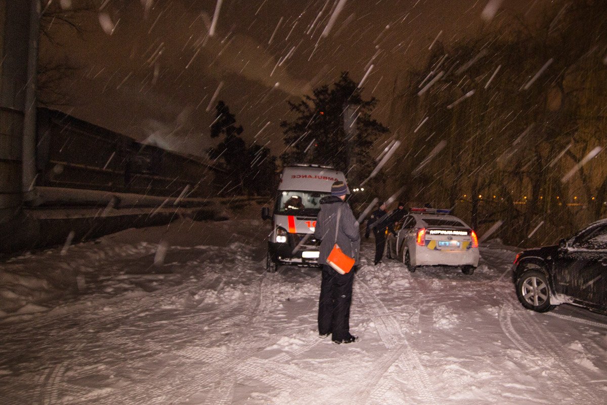 На месте работали сотрудники ГСЧС, скорая помощь и патрульные На месте работали сотрудники ГСЧС, скорая помощь и патрульные