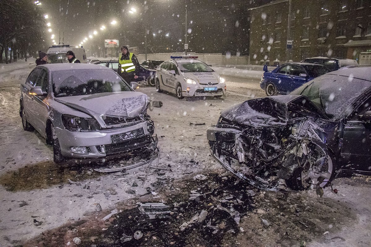 Audi ехала по улице Елены Телиги в сторону метро Дорогожичи