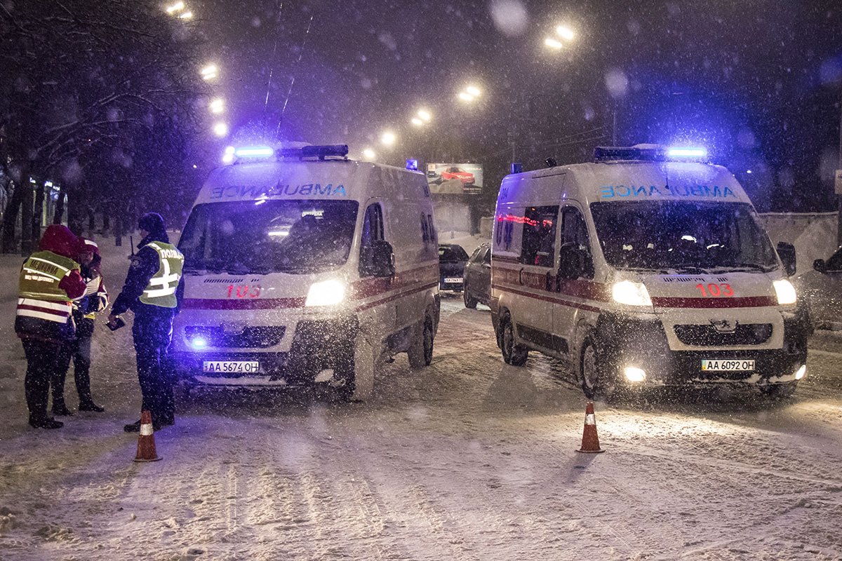 Пассажирку и водителя Skoda госпитализировали, водителю Audi врачи оказали помощь на месте