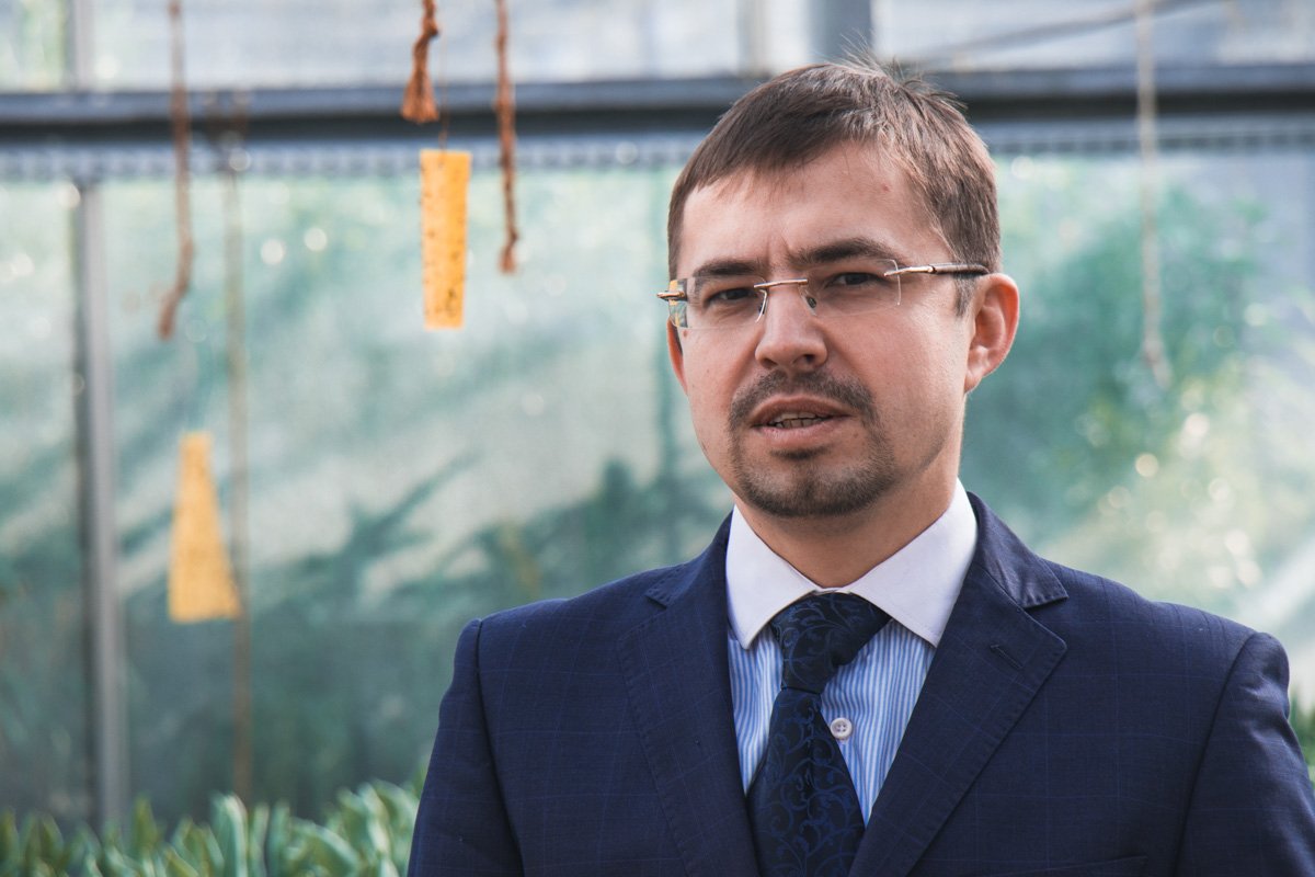 Экскурсию оранжерей провел первый заместитель генерального директора "Киевзеленстроя" Дмитрий Заруба Экскурсию оранжерей провел первый заместитель генерального директора "Киевзеленстроя" Дмитрий Заруба