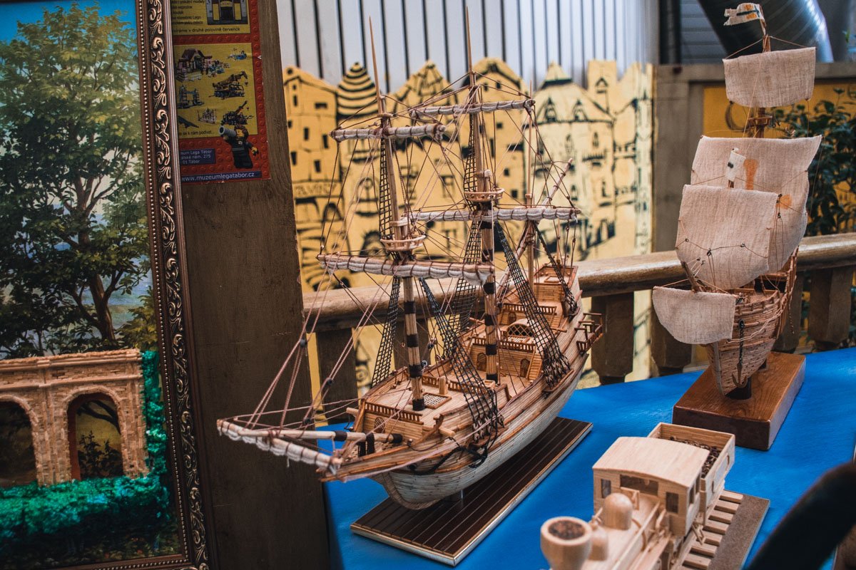 Присутствовали как маленькие, так и большие изделия Присутствовали как маленькие, так и большие изделия