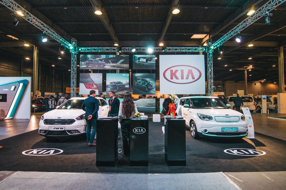 В Киеве стартовала третья выставка электрокаров