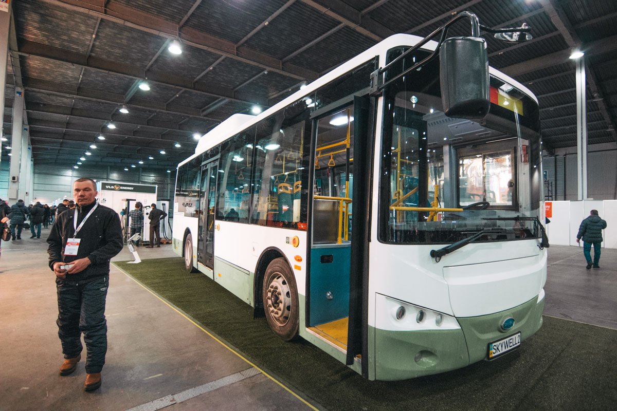 На выставке представили не только автомобили, но и автобусы