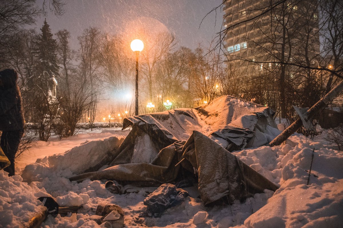 На данный момент убрали 15 палаток