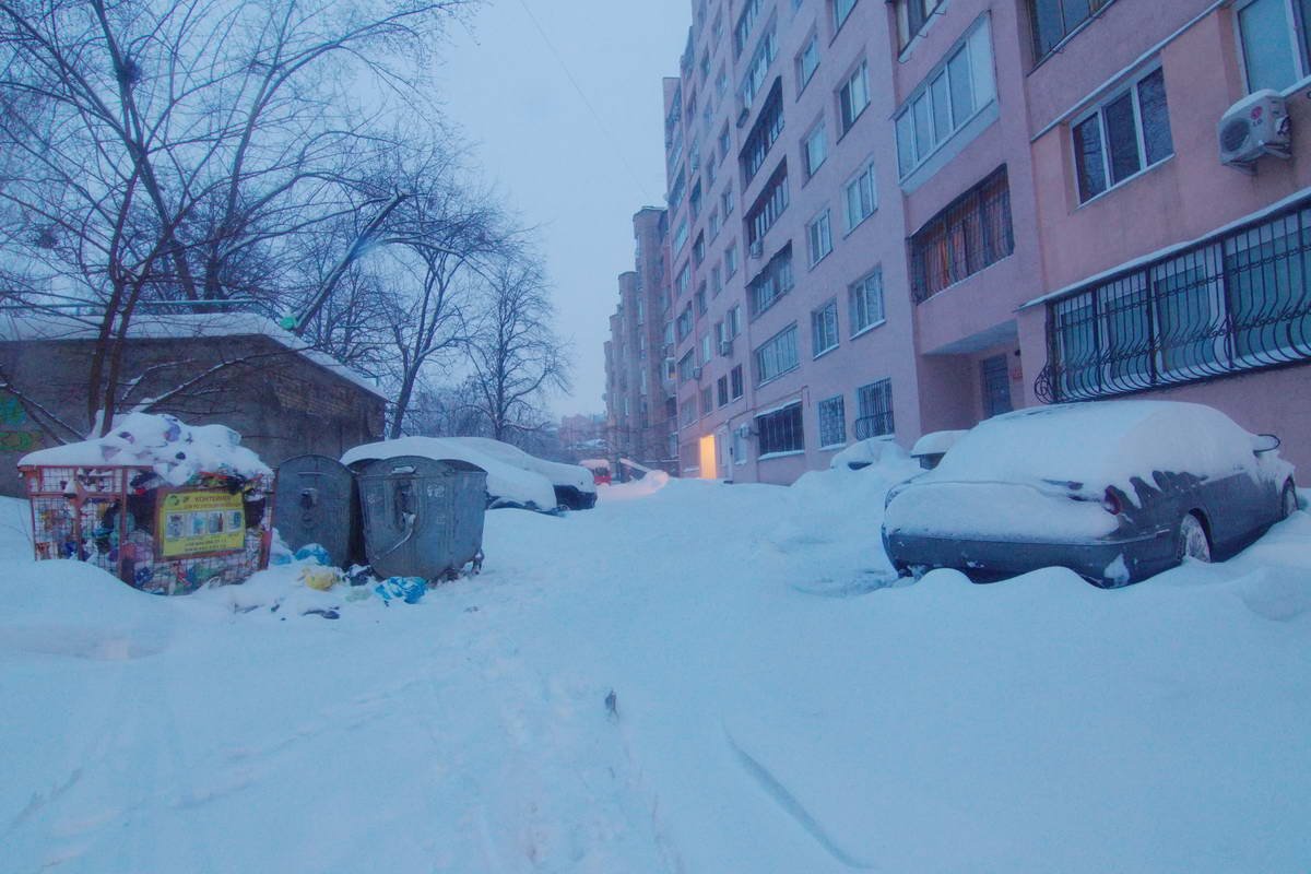 Дворы выглядят одиноко Дворы выглядят одиноко