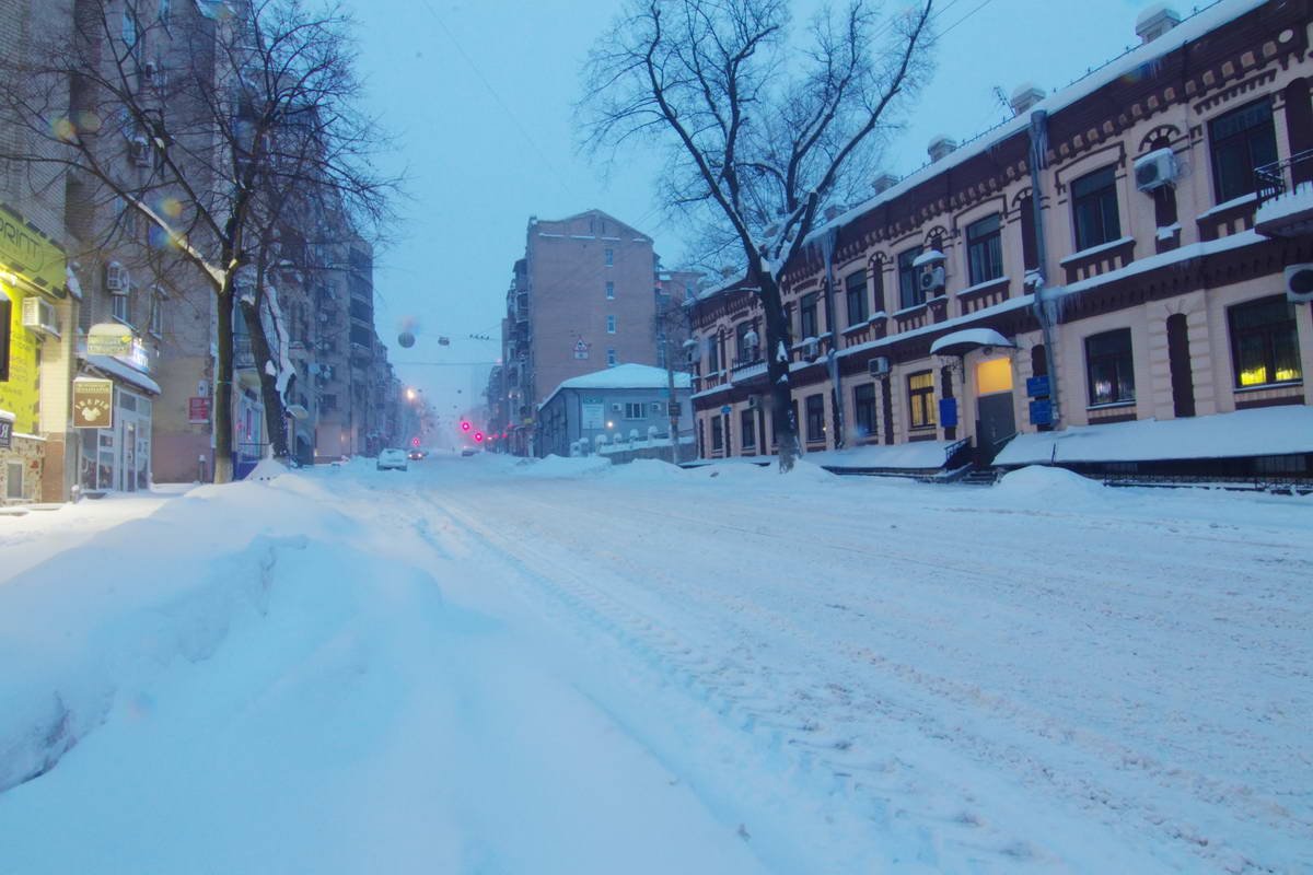 Город оживает с первыми лучами солнца Город оживает с первыми лучами солнца