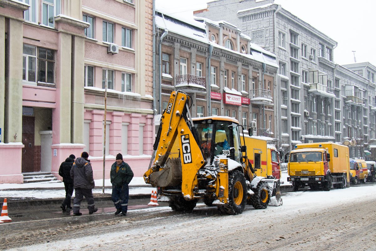 На месте работают сотрудники "Киевэнерго" и полиция На месте работают сотрудники "Киевэнерго" и полиция