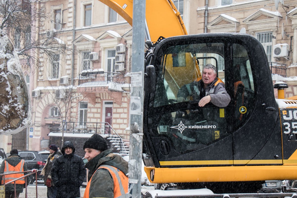 Авария произошла на улице Симона Петлюры 25/3 Авария произошла на улице Симона Петлюры 25/3