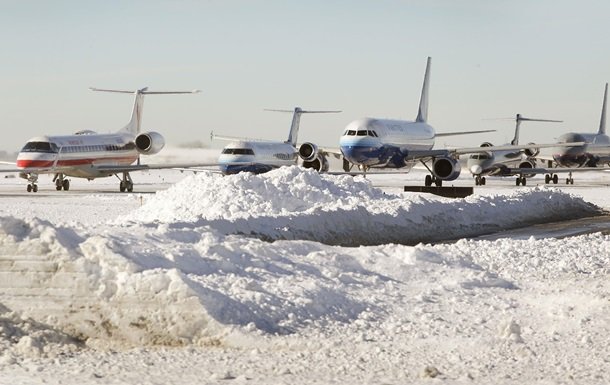 В аэропорту "Запорожье" самолет занесло во время посадки