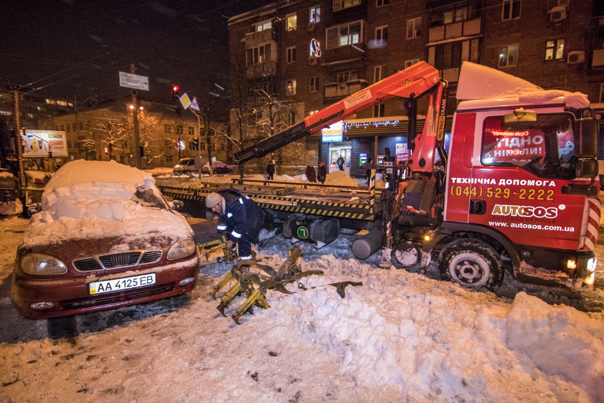  В Шевченковском районе Киева прорвало трубу 