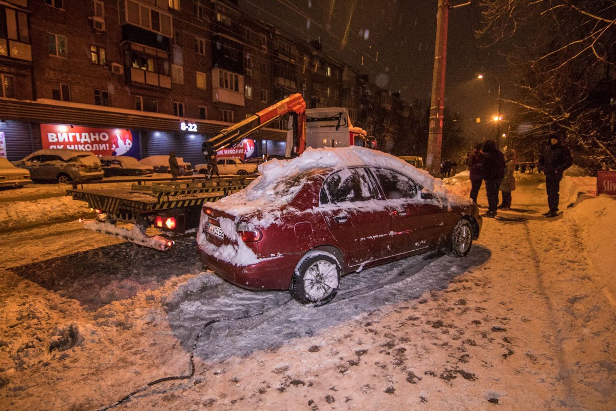 Авто эвакуировали 