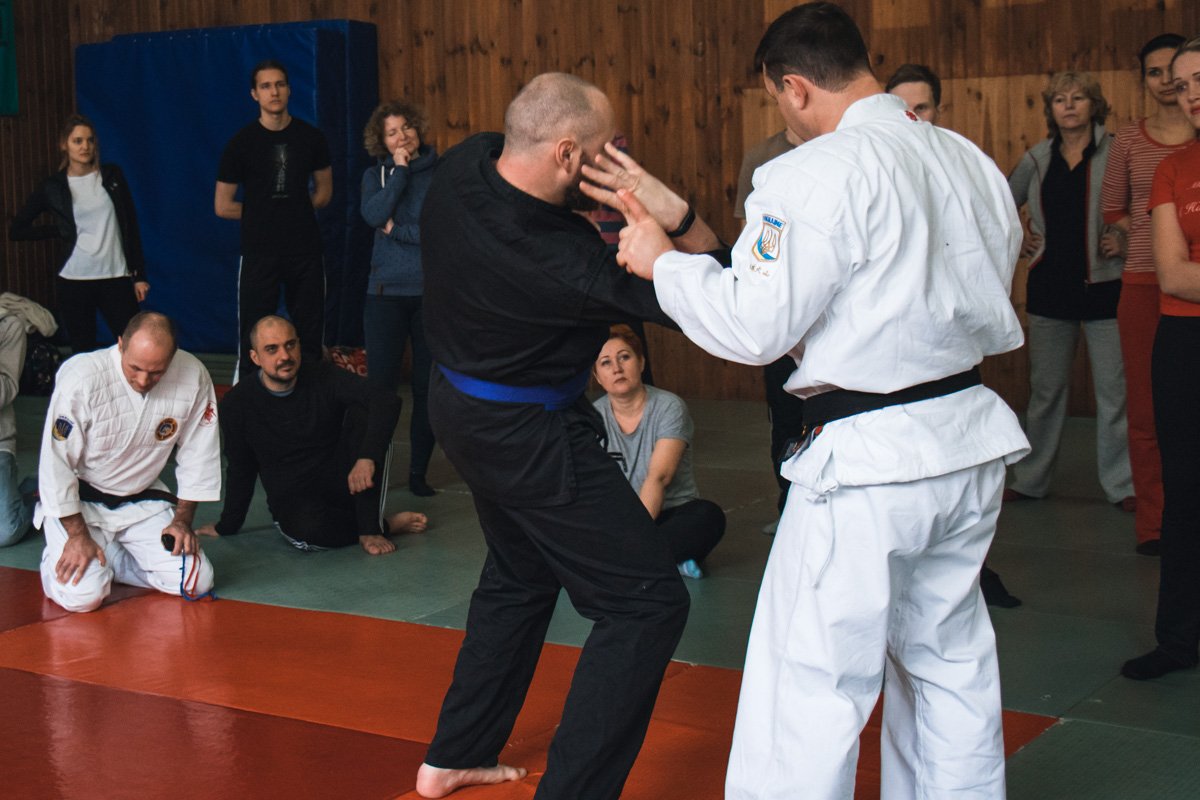 А вы его за большой палец - и вниз А вы его за большой палец - и вниз