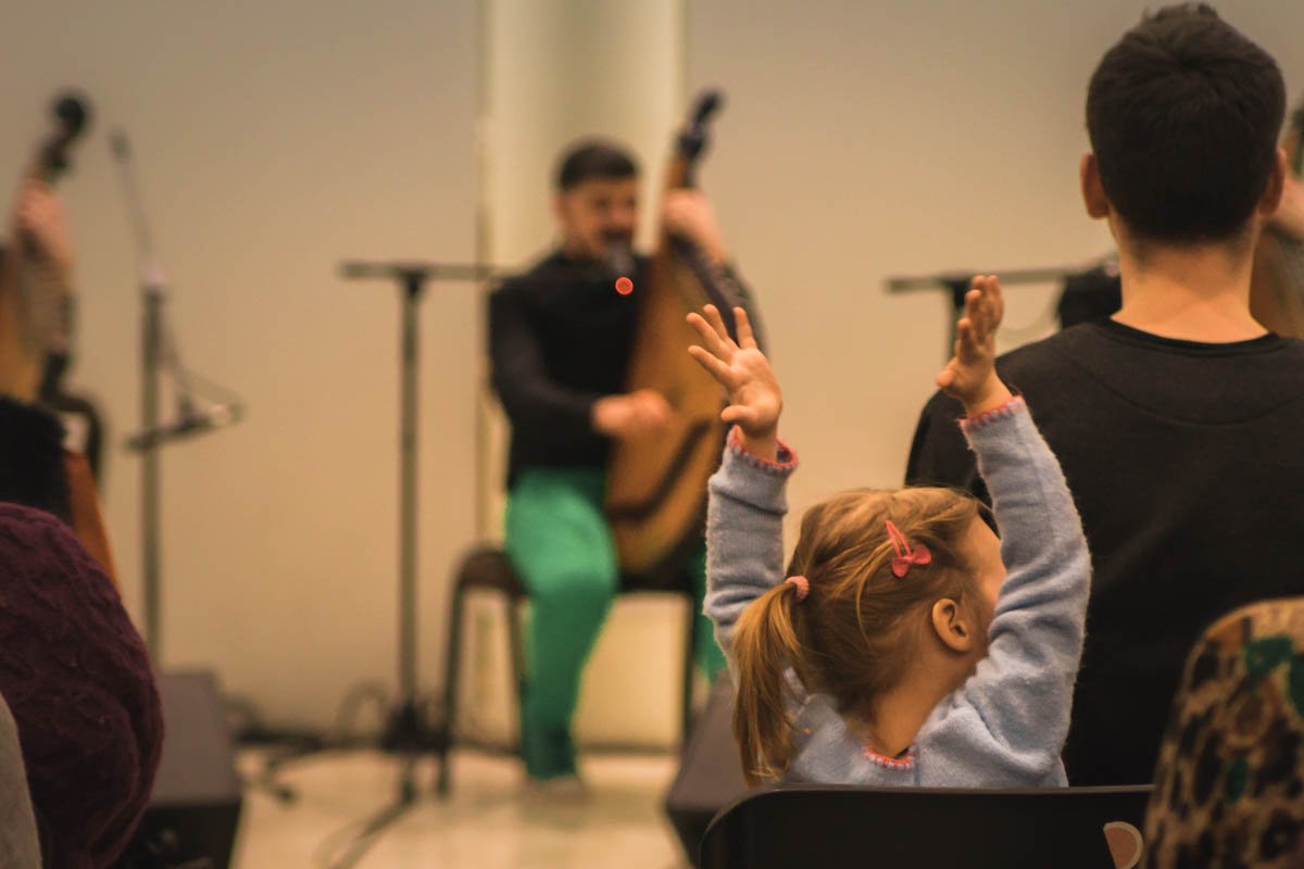 Аплодисменты не сдерживали даже самые маленькие Аплодисменты не сдерживали даже самые маленькие