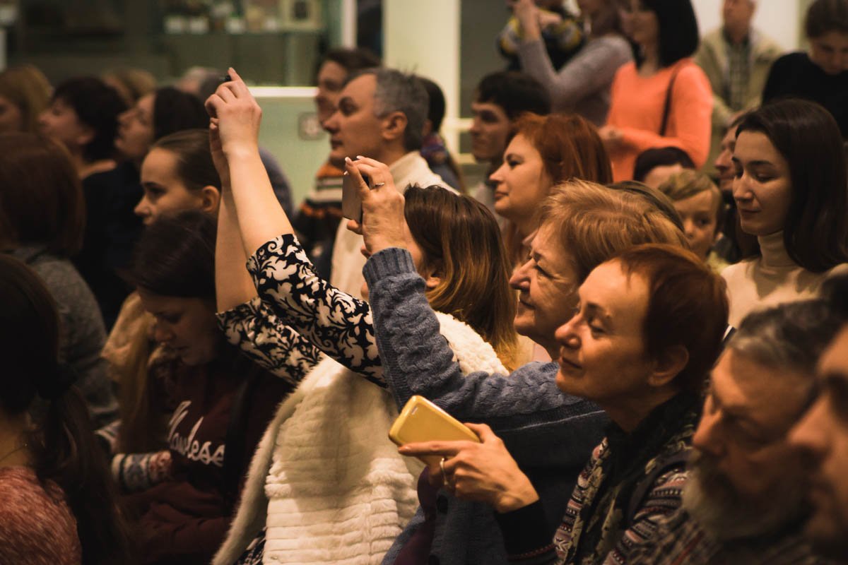 Зрители забирали воспоминания о концерте с собой Зрители забирали воспоминания о концерте с собой