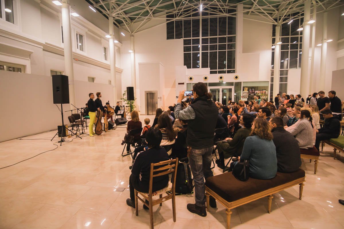 На бандуре звучали современные и народные композиции На бандуре звучали современные и народные композиции