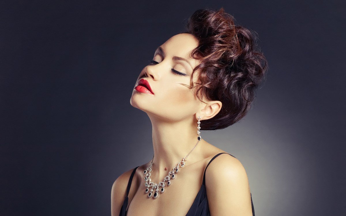 Ей к лицу твоя любовь...