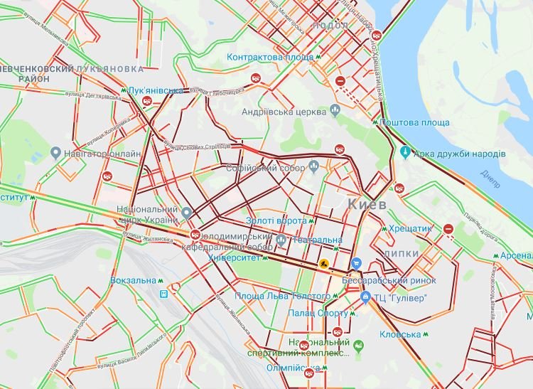 Пробки традиционно сковали центр Киева Пробки традиционно сковали центр Киева