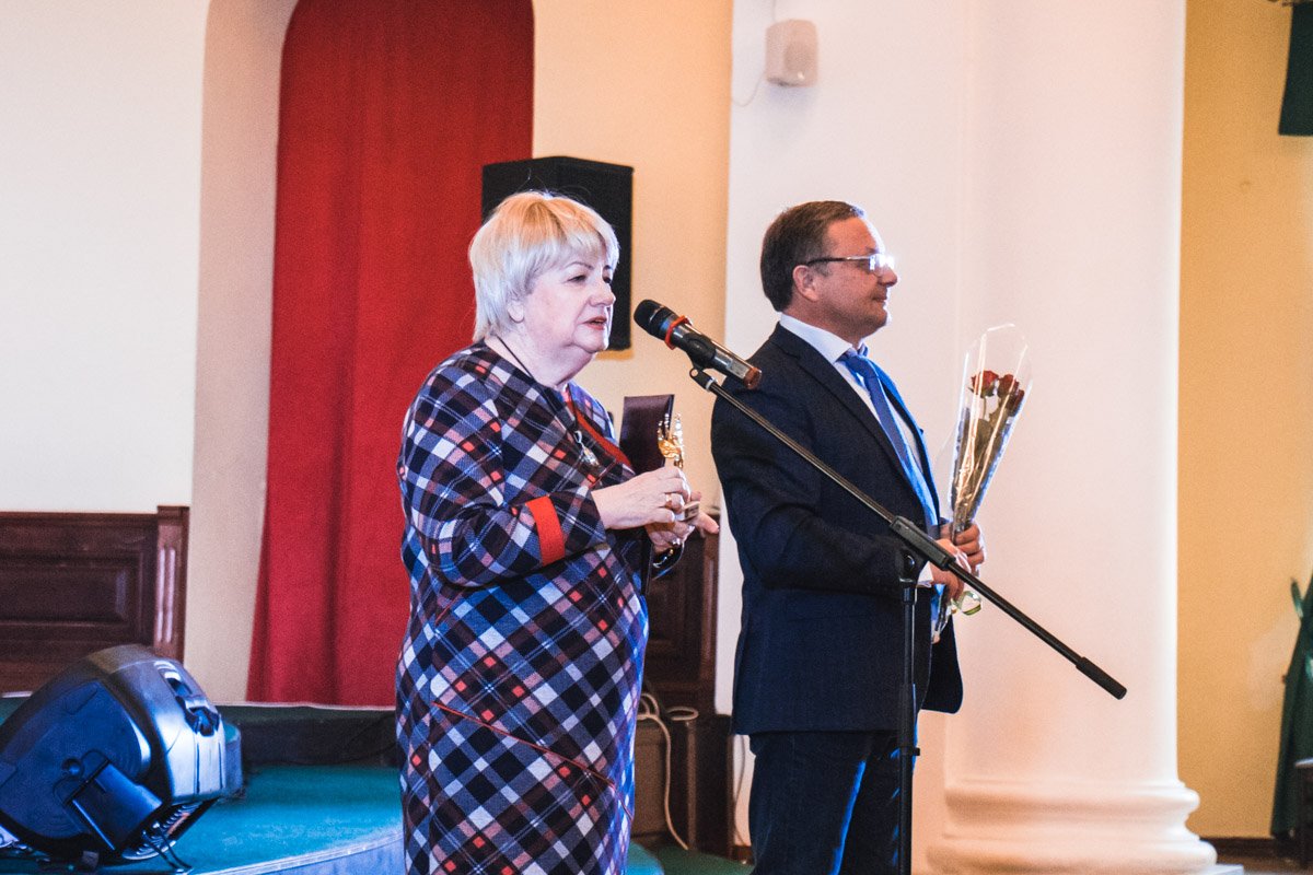 Некоторые не упустили шанс поздравить всех с Международным женским днем