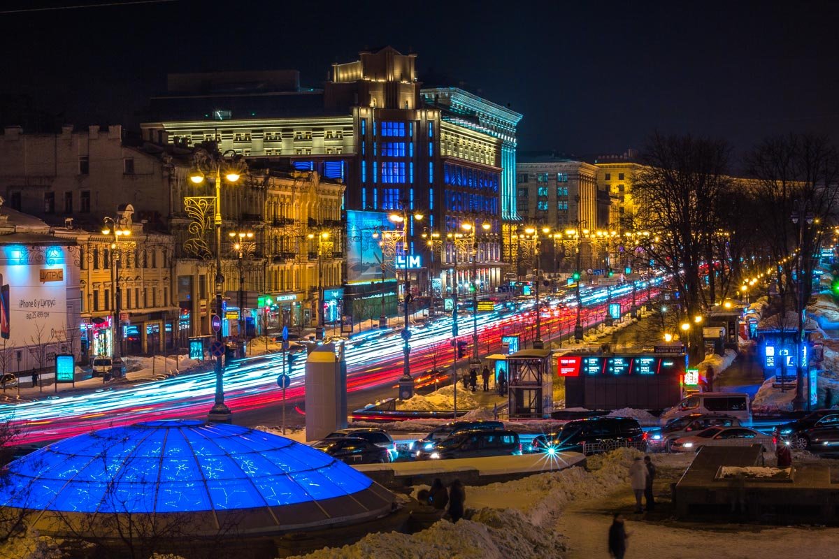 Традиционно, пробки сковали центр города Традиционно, пробки сковали центр города
