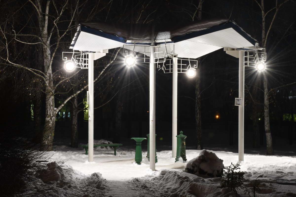 И манят огоньки прийти издалека И манят огоньки прийти издалека