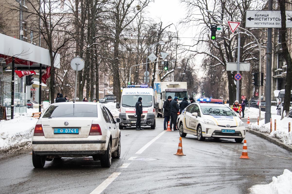 На пересечении улиц Шелковичная и Институтской произошло ДТП